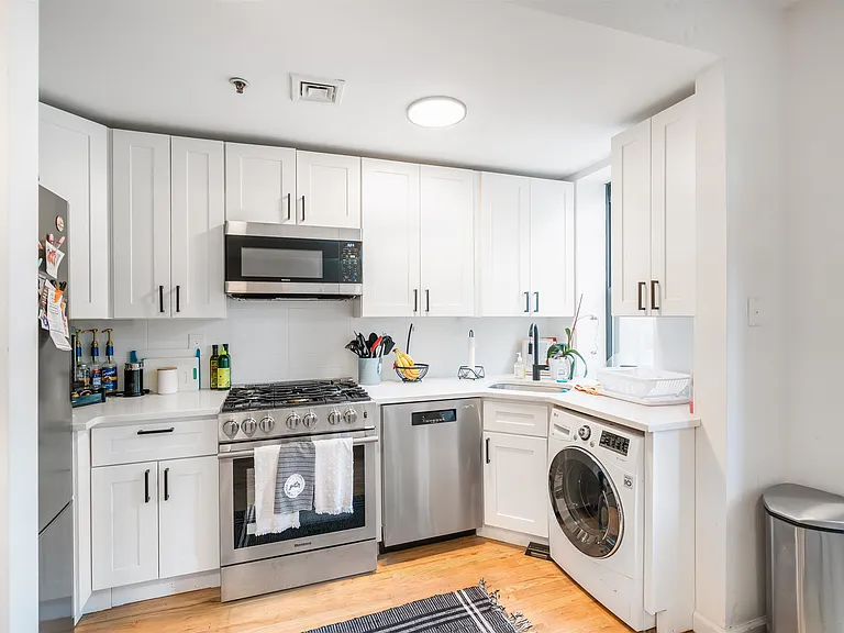830 Hudson St #4 — Photo 5