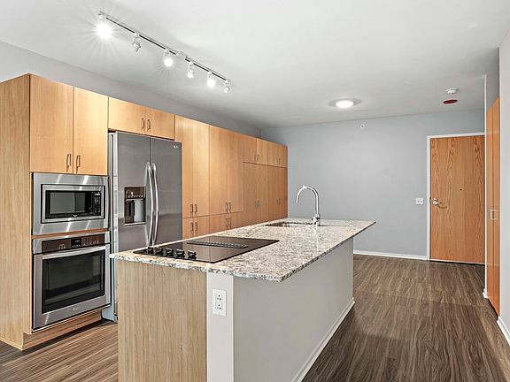 2nd image of 200 E Illinois St #1/1