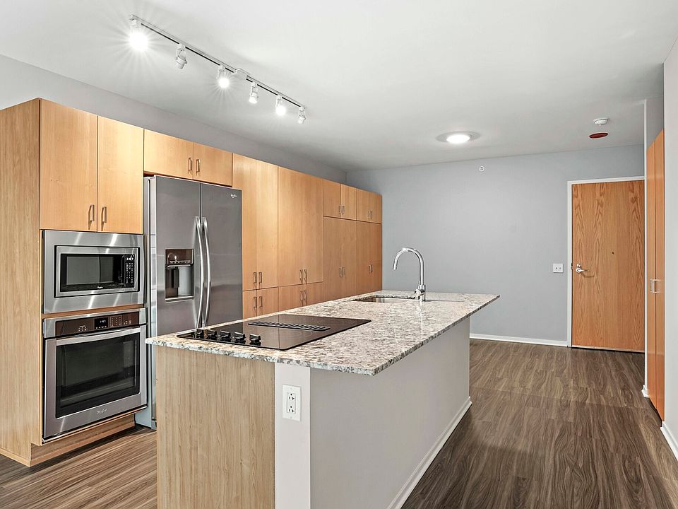 1st image of 200 E Illinois St #1/15