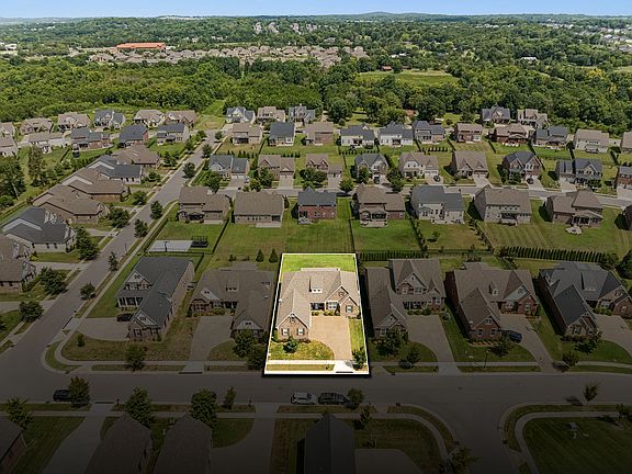 3rd image of 747 Eldon Ln