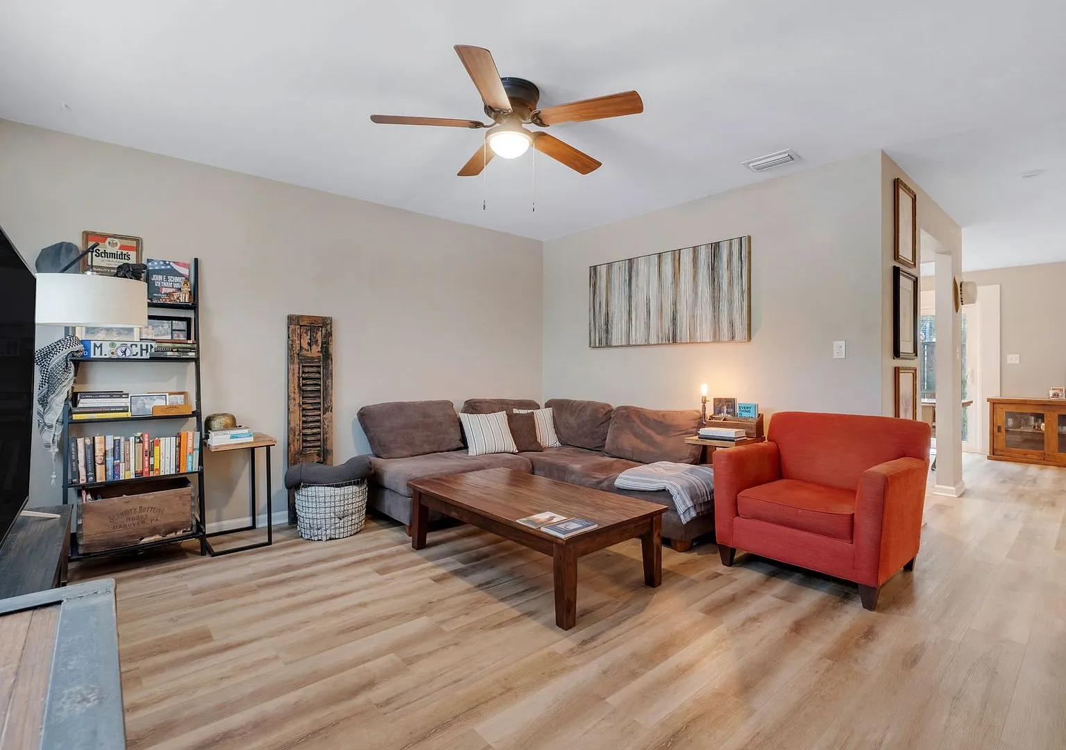 Renovated Town Home Near Lake Ella — Photo 3