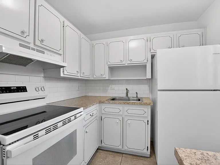 941 Crystal Lake Dr #302 — Photo 15