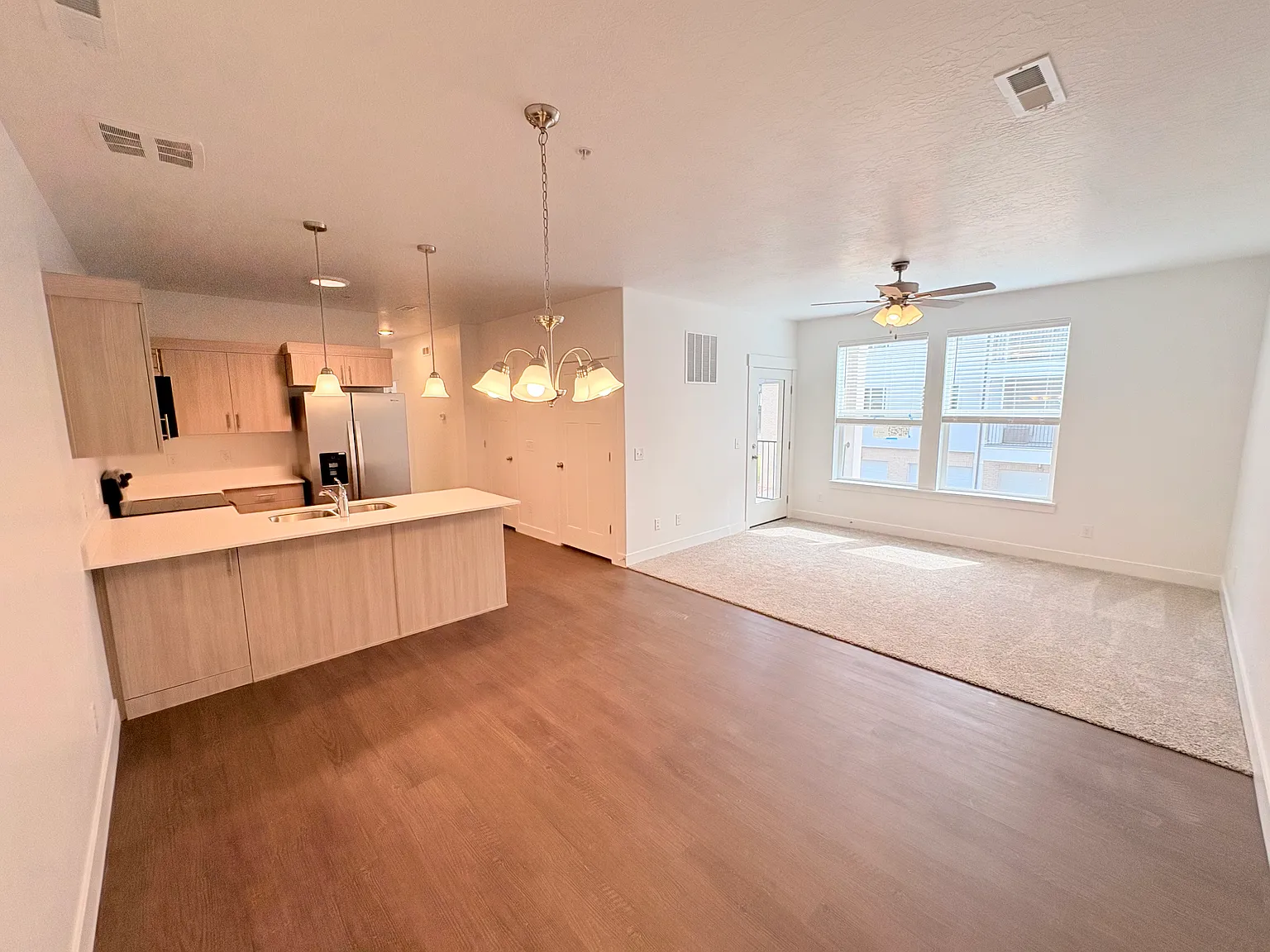 3 bed, 1272 sqft, $1,790 — Photo 2