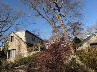 8 Hillwood Pl, Norwalk, CT 06850