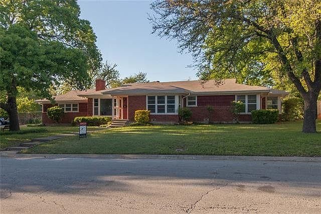 front view on Hovenkamp Ave.