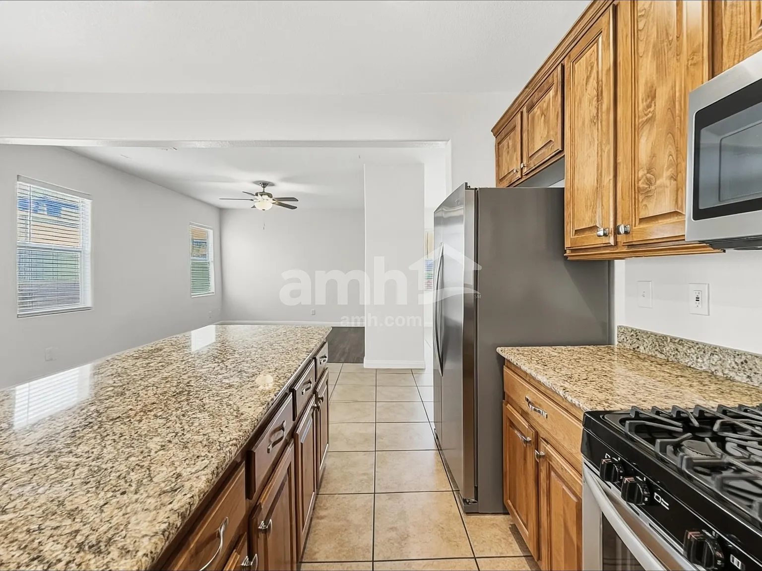 3 bed, 2.5 bath, 2184 sqft, $2,340 — Photo 4