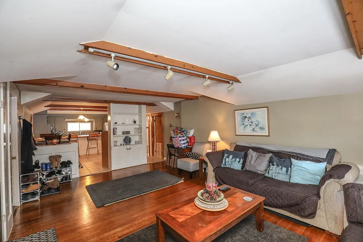 2 bed, 1.0 bath, 1000 sqft, $2,400 — Photo 3