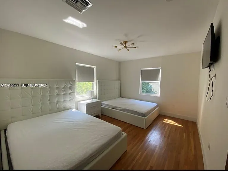9472 Byron Ave — Photo 15