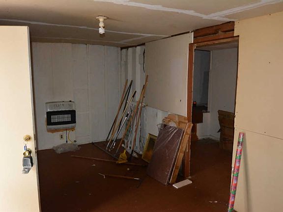 3rd image of 207 1/2 York St