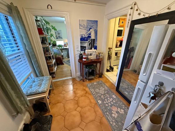 219 Washington St #10