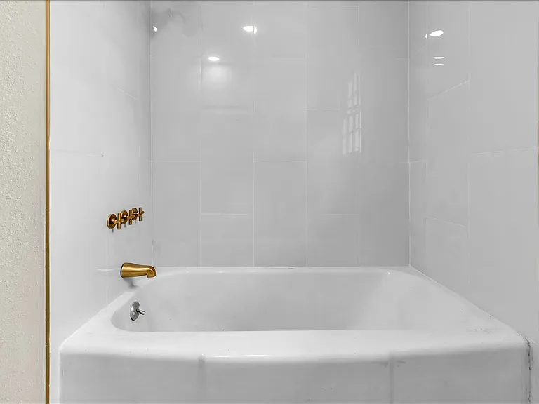 10313 N McKinley Ave — Photo 11