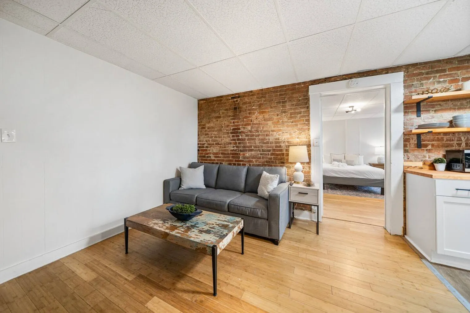 1 bed, 1.0 bath, 699 sqft, $1,301 — Photo 1
