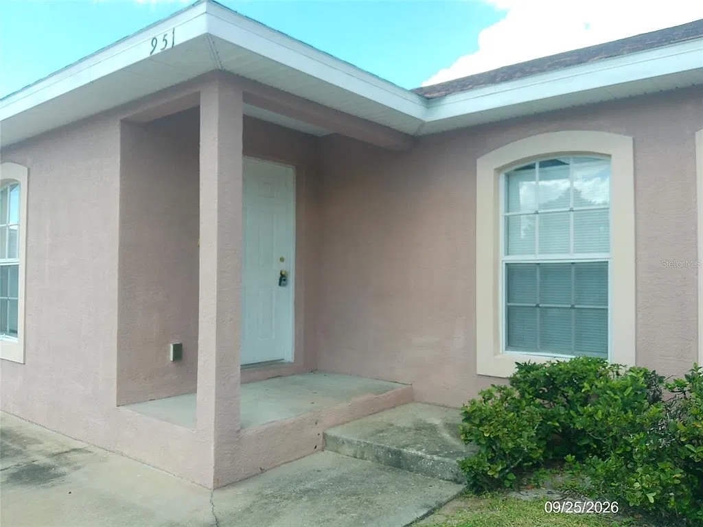 2 bed, 2.0 bath, 973 sqft, $1,100 — Photo 2