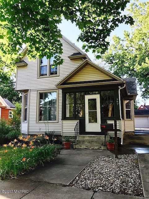 1st image of 137 W 17th St