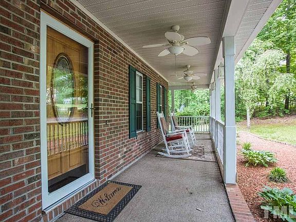 4th image of 506 Alexander Ln