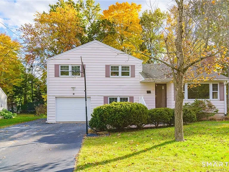 33 Sky View Dr — Photo 1