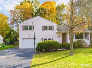33 Sky View Dr, West Hartford, CT 06117