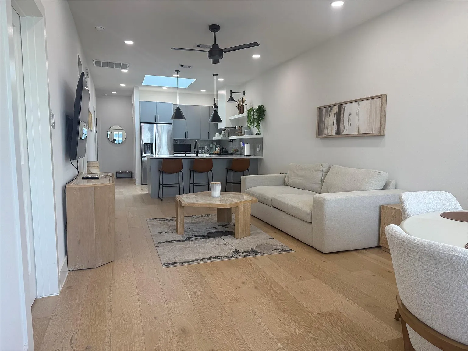 3 bed, 2.5 bath, 1730 sqft, $3,100 — Photo 4