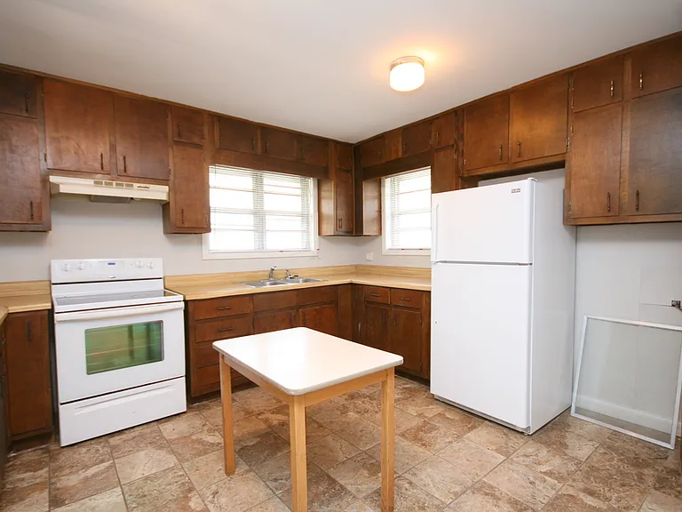 417 Greenacres Dr NW — Photo 8