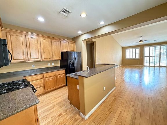 3rd image of 1057 Ambrosia Dr
