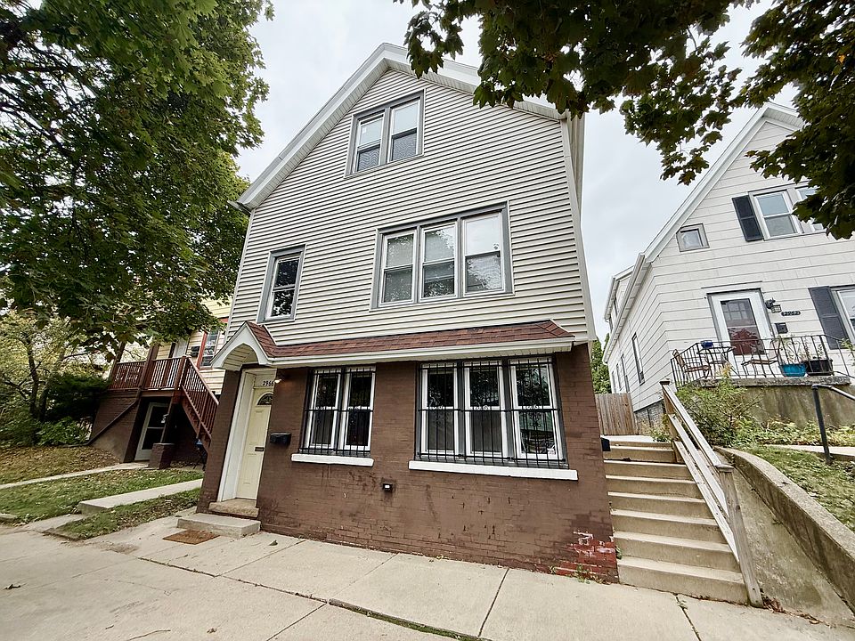 Gorgeous Fully Remodeled Lower Unit in the Heart of Riverwest