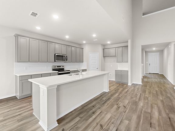 4th image of 8024 Gangway Dr