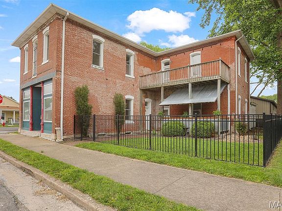 2nd image of 302 S Main St