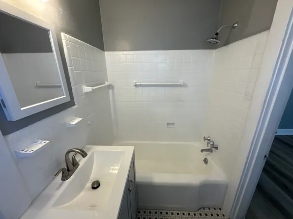 53 Oliver St #1, Southbridge, MA 01550