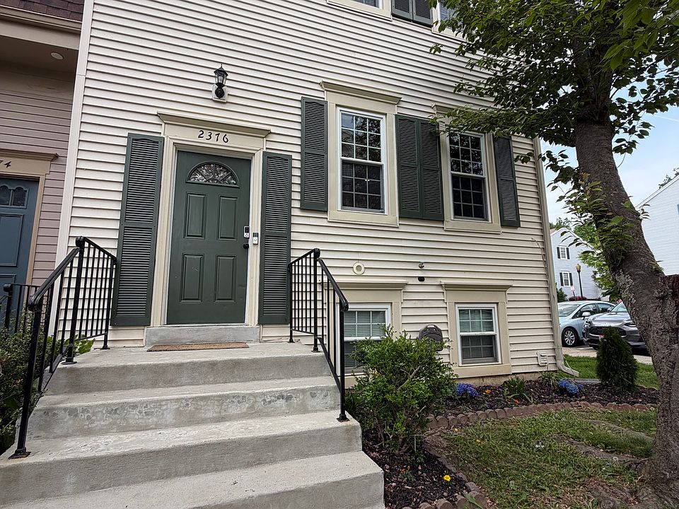 1st image of 2376 Hunters Square Ct