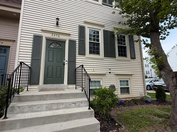 2376 Hunters Square Ct, Reston, VA 20191