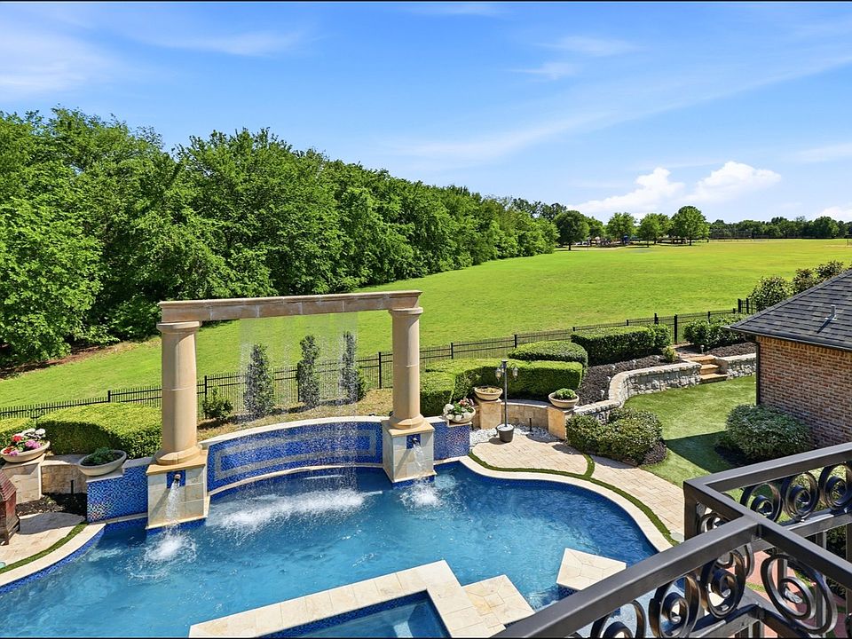 1st image of 605 Park Lake Dr