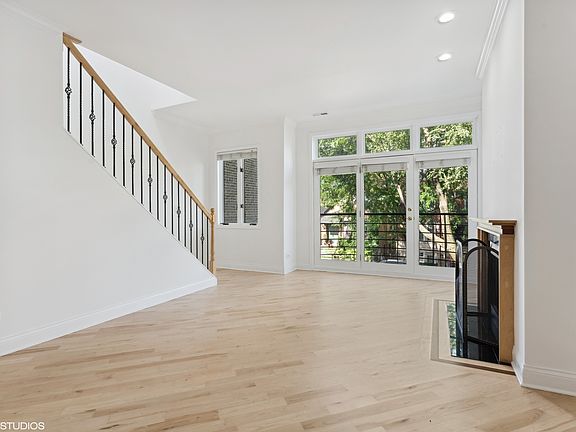 4th image of 1513 N Wood St #2