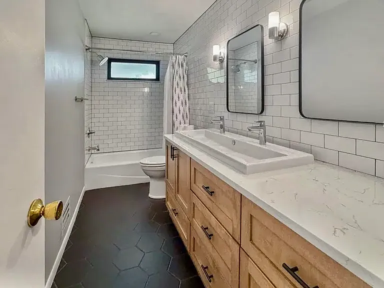 1350 Pinecrest Ave SE #2 — Photo 5