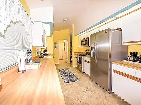 243 Southampton Ln — Photo 4
