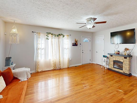 2nd image of 948 Scenic Dr