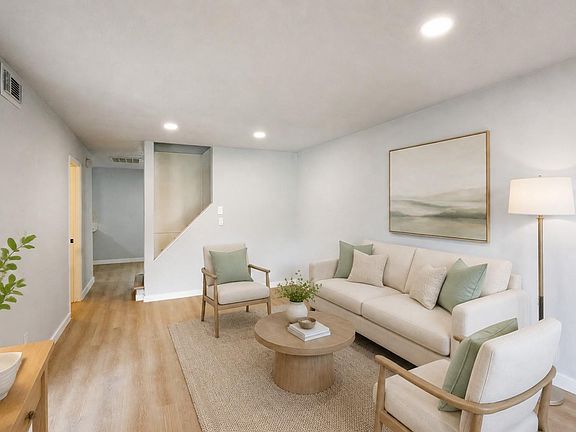 4th image of 5515 Greylog Dr
