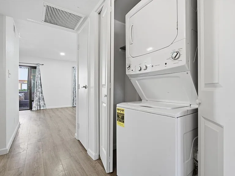 3102 E Clarendon Ave #110 — Photo 12