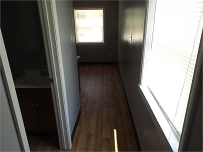 4th image of 860 N Lincoln St APT 1