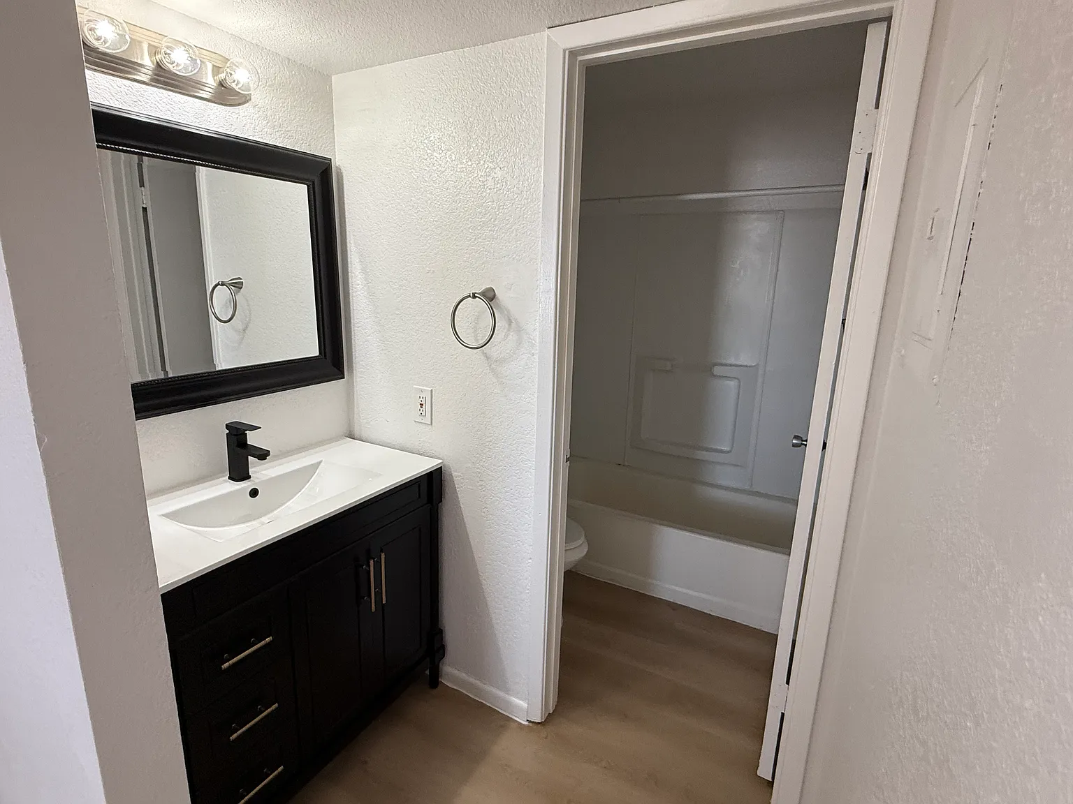 2 bed, 800 sqft, $1,250 — Photo 2