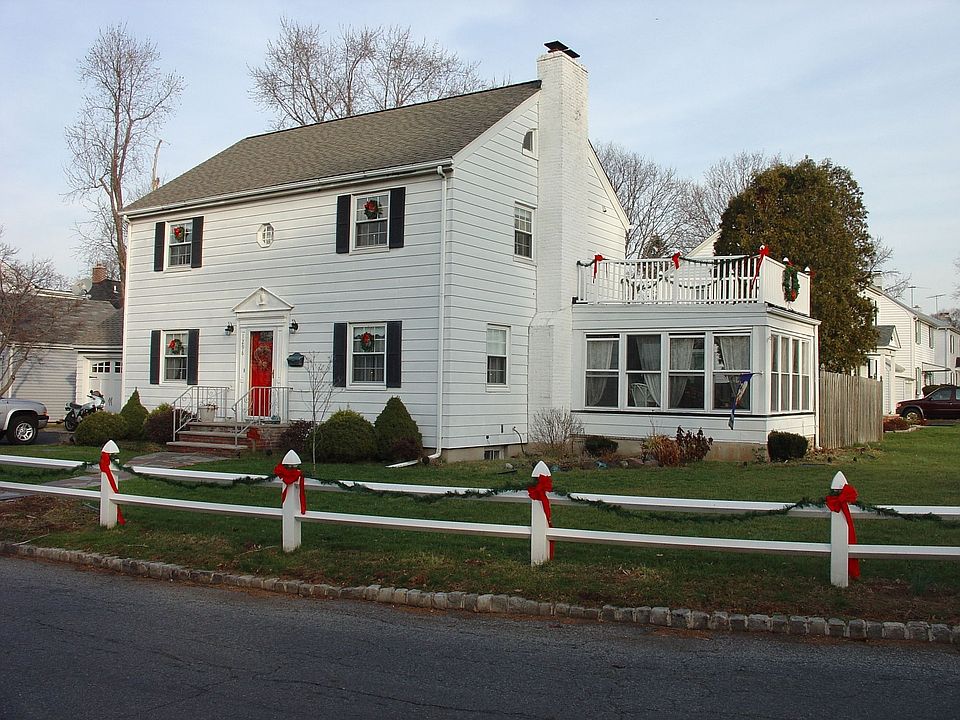 Orchard Park Center Hall Colonial