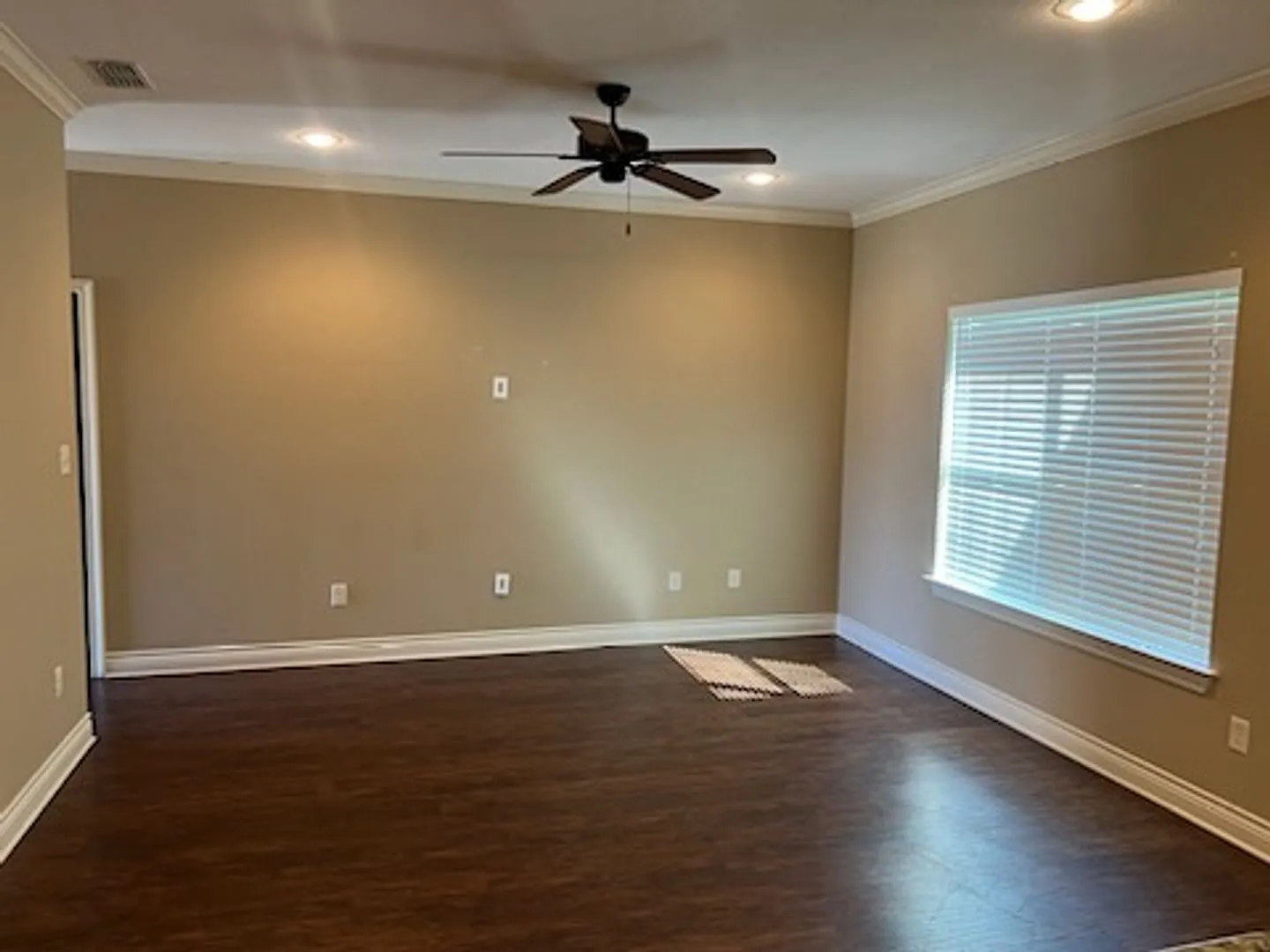 3920 Mobley Ln — Photo 3