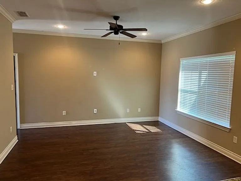 3920 Mobley Ln — Photo 3