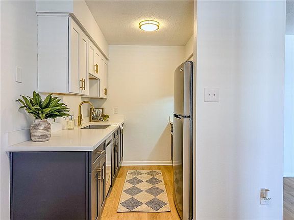3rd image of 800 Martin Behrman Ave APT 202