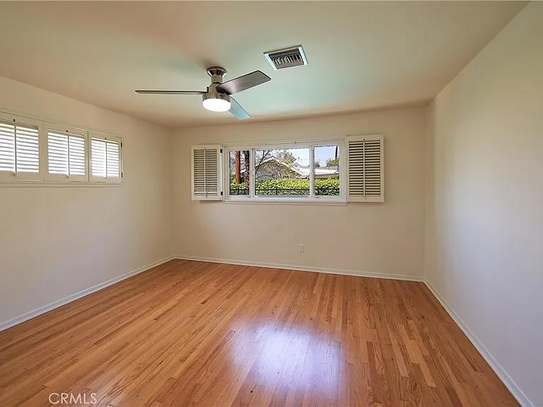 17135 Tiara St — Photo 6