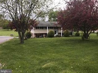 99 Sunset Dr, Bernville, PA 19506