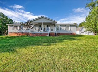 3209 Dodgetown Rd, Walnut Cove, NC 27052