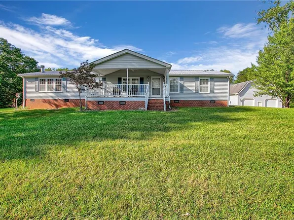 3209 Dodgetown Rd, Walnut Cove, NC 27052