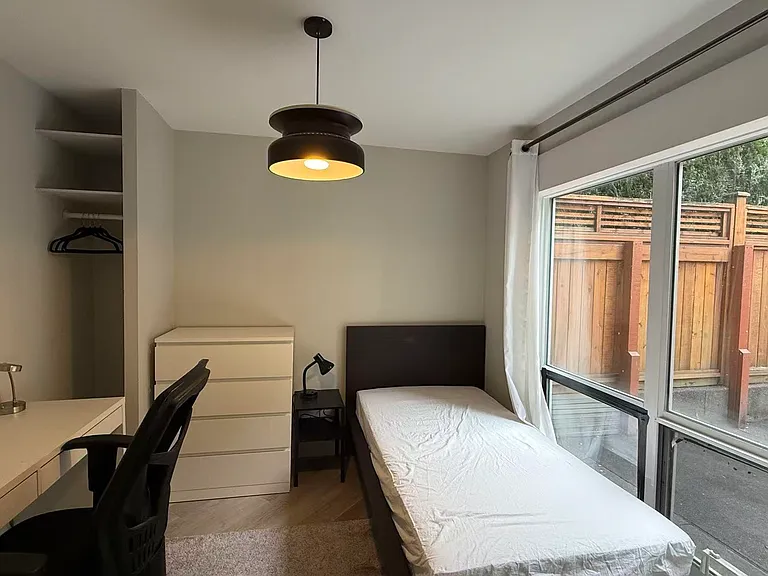 985 W 10th Ave #101 — Photo 7