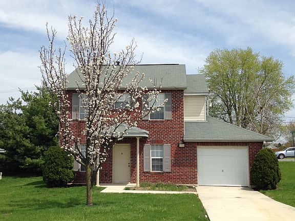 3rd image of 347 Farmington Dr