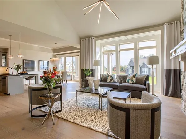 25292 W 92nd Ter, Lenexa, KS 66227